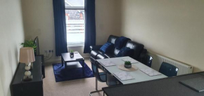 The Opal Suite - 2 Bedroom Apartment with Wifi and On-Street Parking - 10 mins from Cardiff City Centre & Cardiff City Stadium